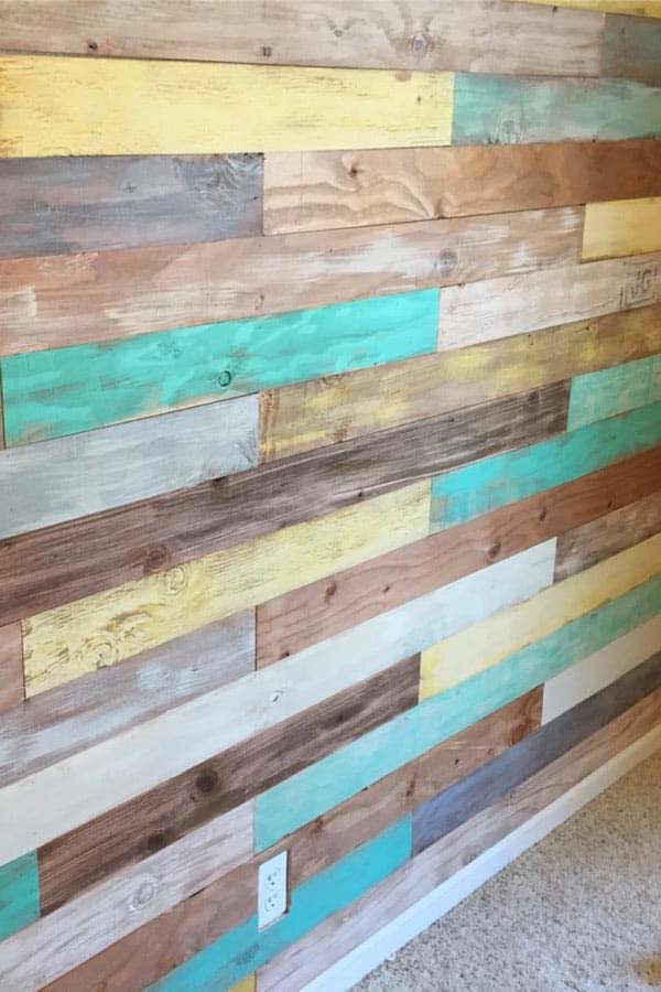 Wood Wall With Blue Accent #decorhomeideas