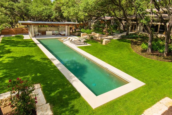 Lounge Area Keeps Things Cool in Hill Country