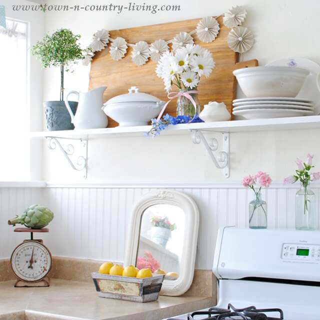 Cute Shelves with a Classic Touch #decorhomeideas