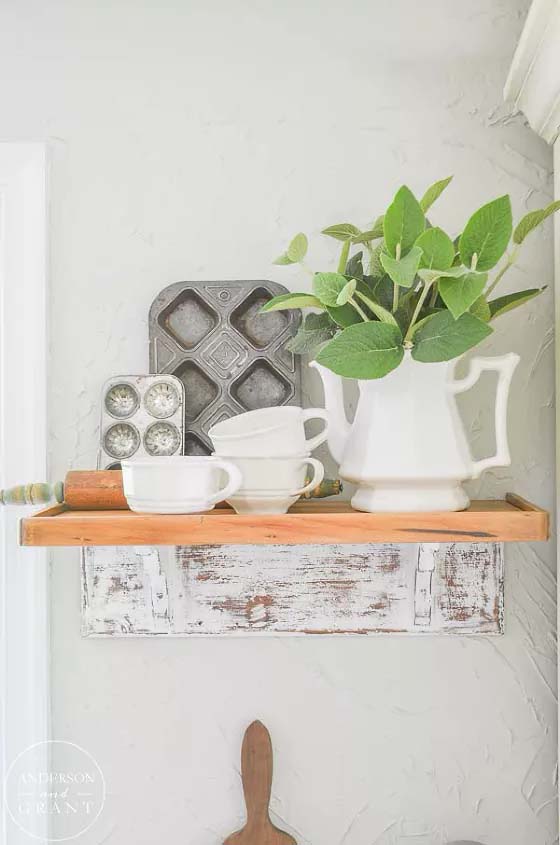 Distressed Farmhouse Style Shelf #decorhomeideas