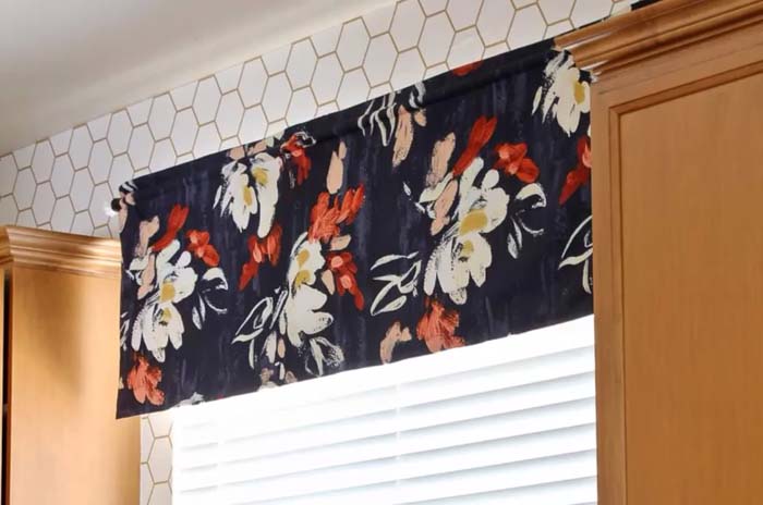 DIY A Window Valance #decorhomeideas