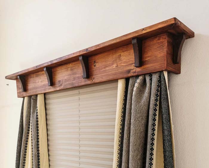 DIY Distressed Wood Valance #decorhomeideas