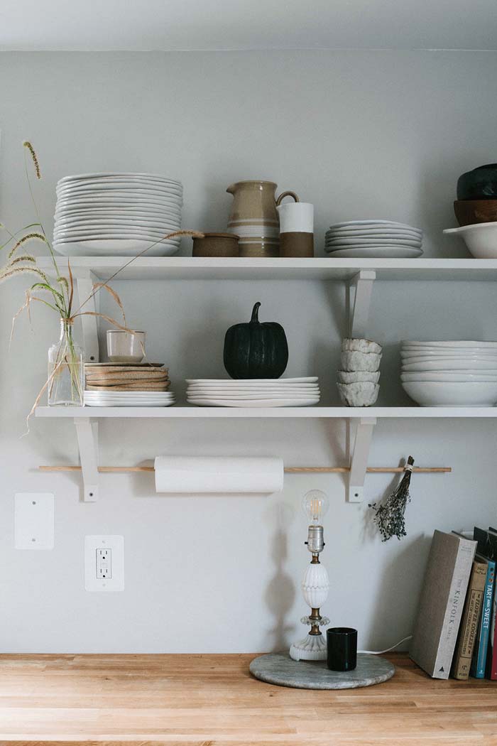 Simple and Trusty Shelves in Bright White #decorhomeideas