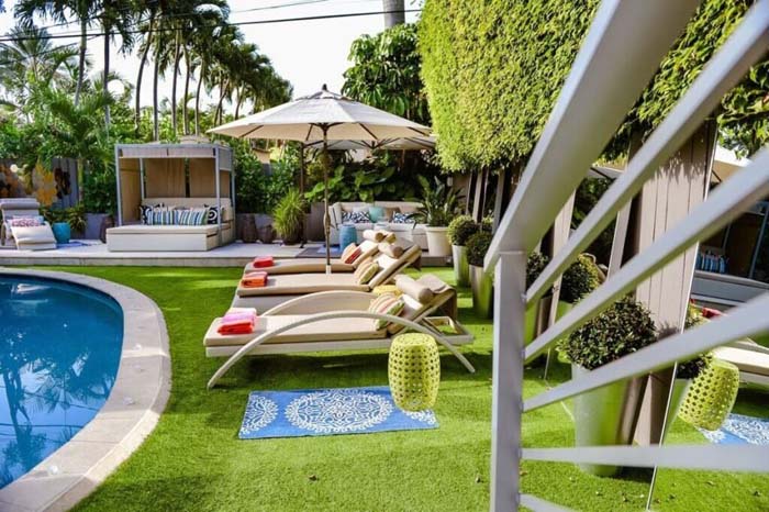 Greenery Brings the Resort to the Backyard