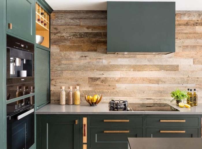 Stylish Kitchen Shiplap Wall #decorhomeideas