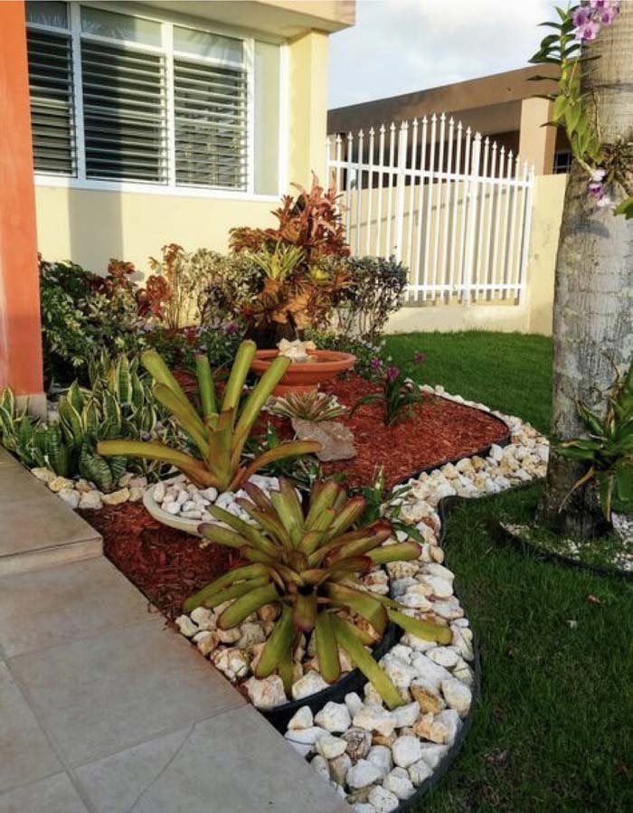 Use River Rocks as Garden Edging #decorhomeideas