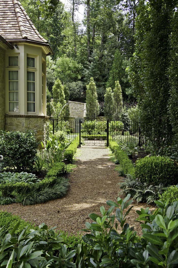 Jardín italiano con arborvitae mixto