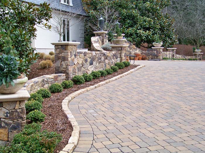 Hand Cut Cobbles Line Brick Driveway