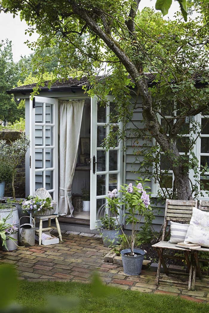 Chic Country Cottage Outdoor Space