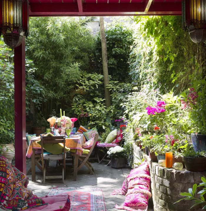 Courtyard Becomes Outdoor Garden Room