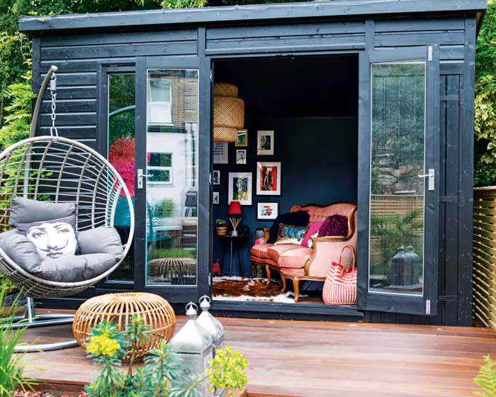 Garden Studio With a Deck