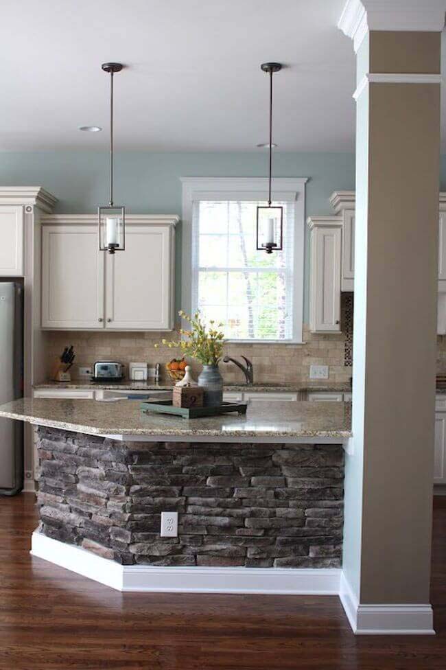 Kitchen Island Lining With Stone Bricks