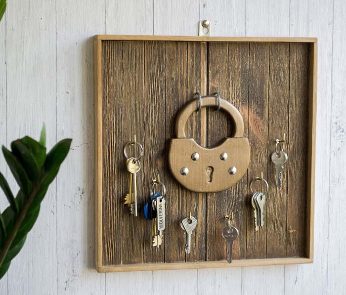 Wall-Mounted Key Holder With An Antique Lock