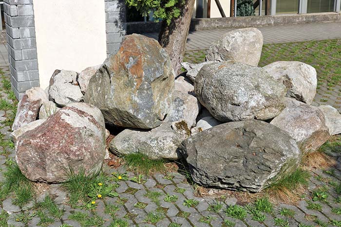 landscaping with boulders ideas 6