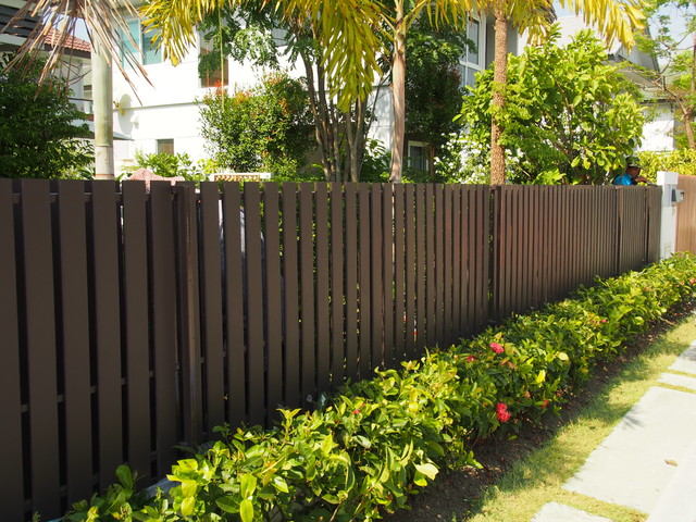 landscaping along a fence ideas 1