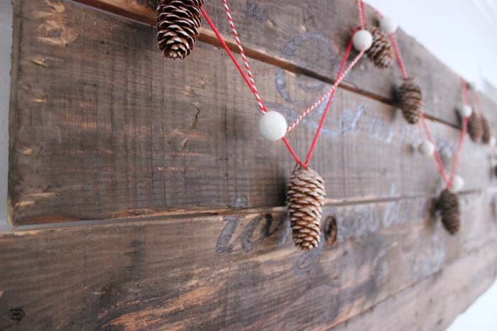 Christmas Garland With Pinecones