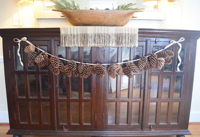 Pinecone Garland