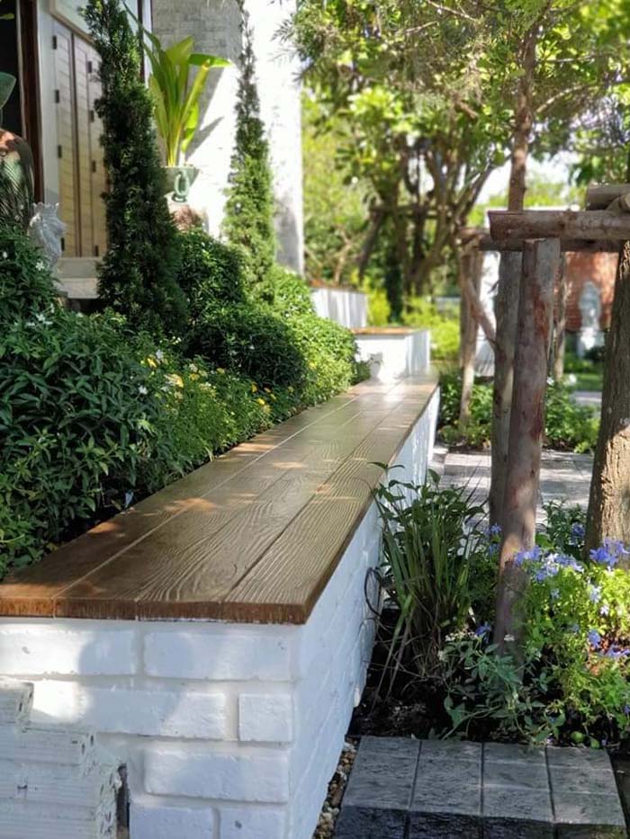 Equip The Raised Garden Bed With A Bench