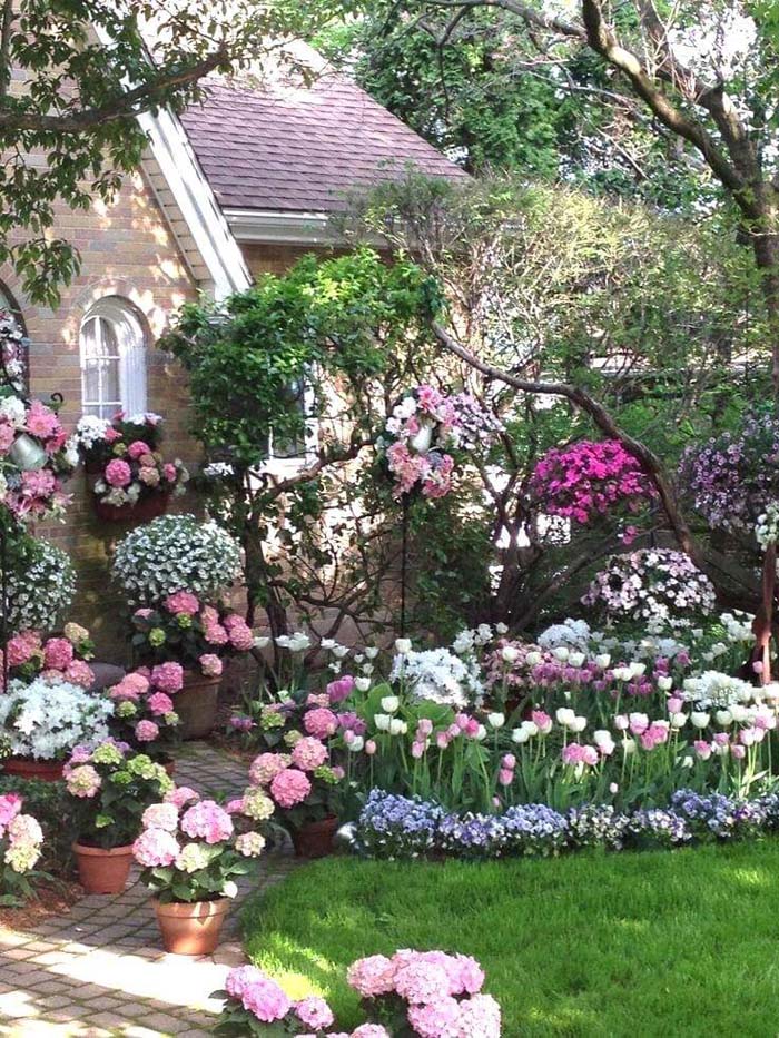 Dreamy Corner Cottage Garden Idea