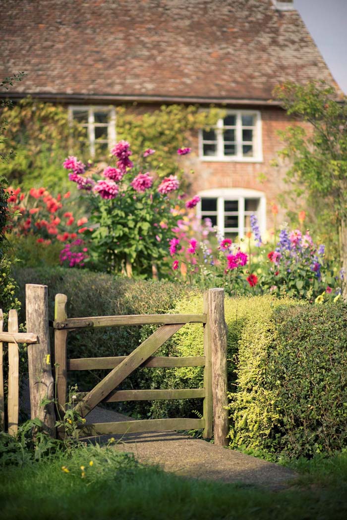 Make The Entrance Of Your Cottage Garden Beautiful