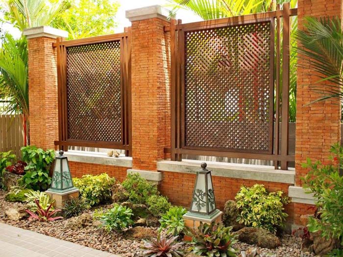 Emphasize The Beauty Of Your Fence