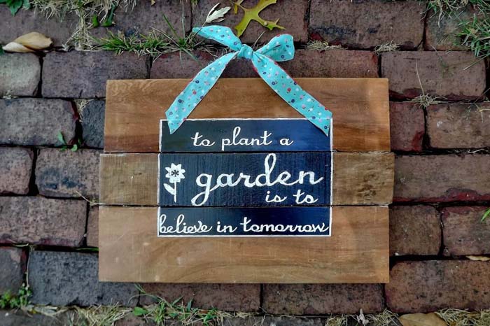 Garden-inspired DIY Sign