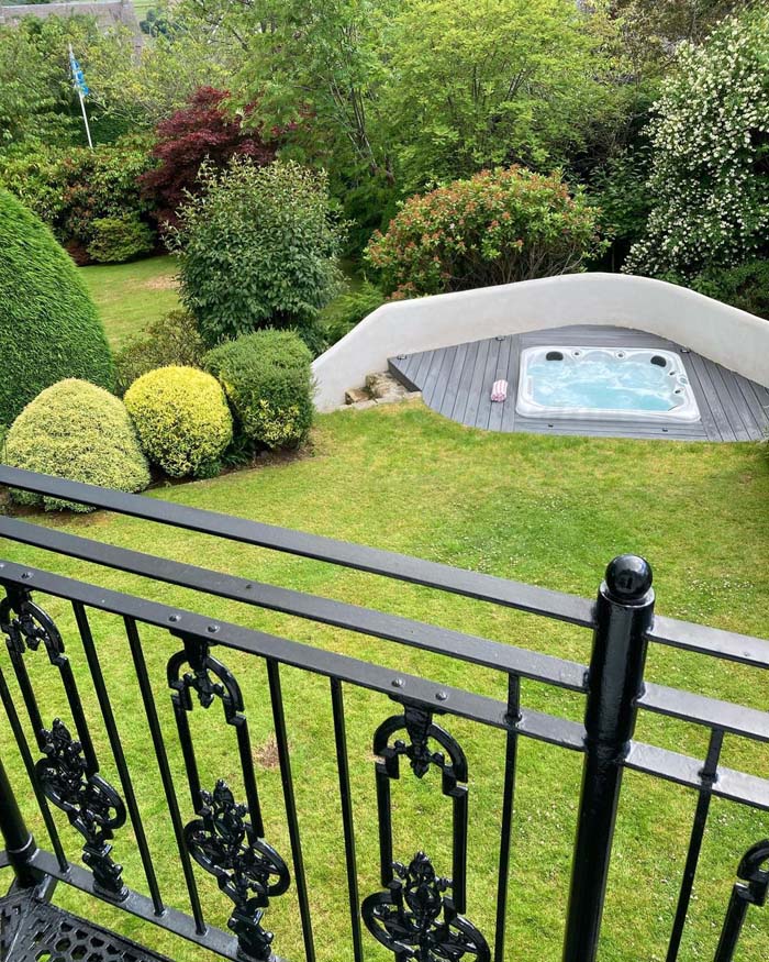 Hot Tub Landscaping Idea With Platform Entering Nature