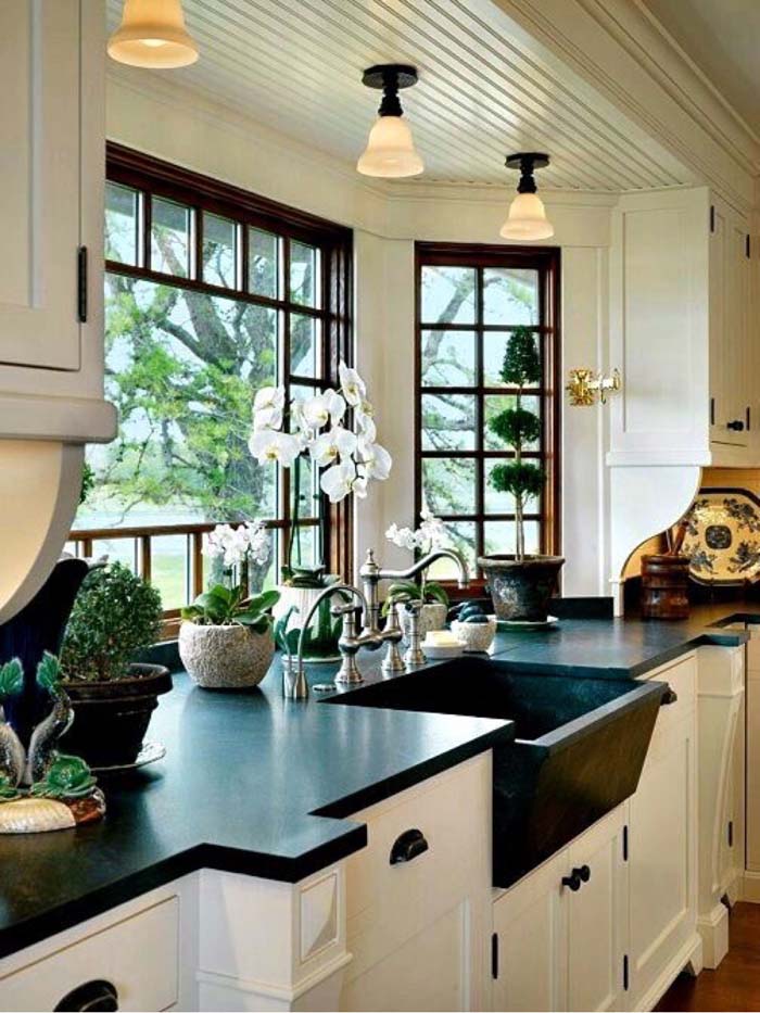 Black And White Rustic Country Kitchen Idea