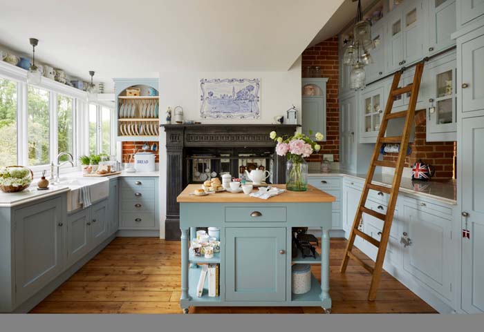 Rustic Country Kitchen Idea With Farmhouse Accents