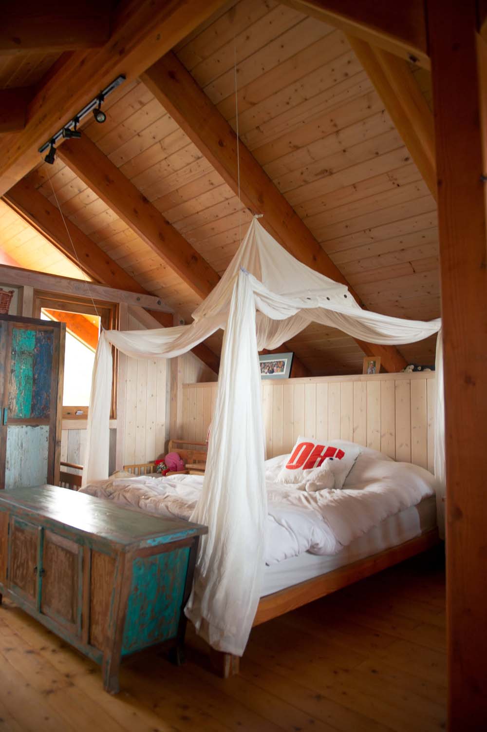 Canopy Bed Suspended On Cords