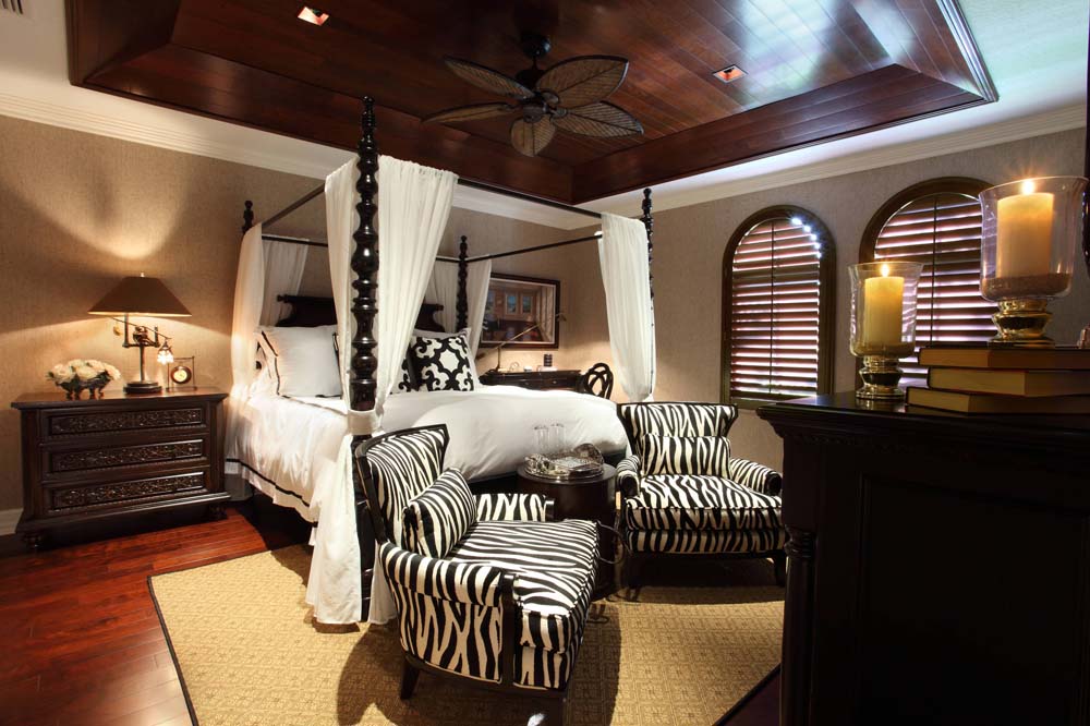 Tropical Bedroom Canopy Bed Idea