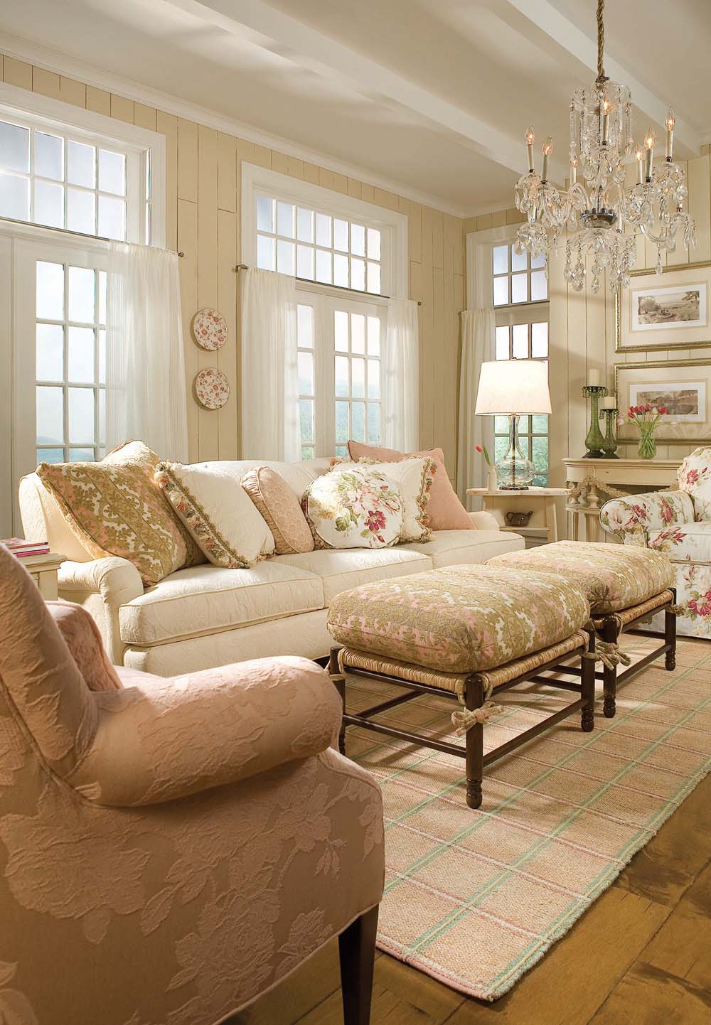 Feminine Shabby Chic Living Room Idea