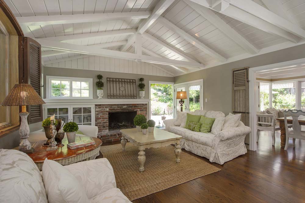 The Fireplace in living room to add country chic