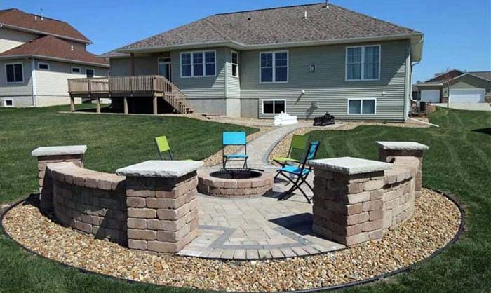 Pea Gravel Patio With Paving Stone Mosaic