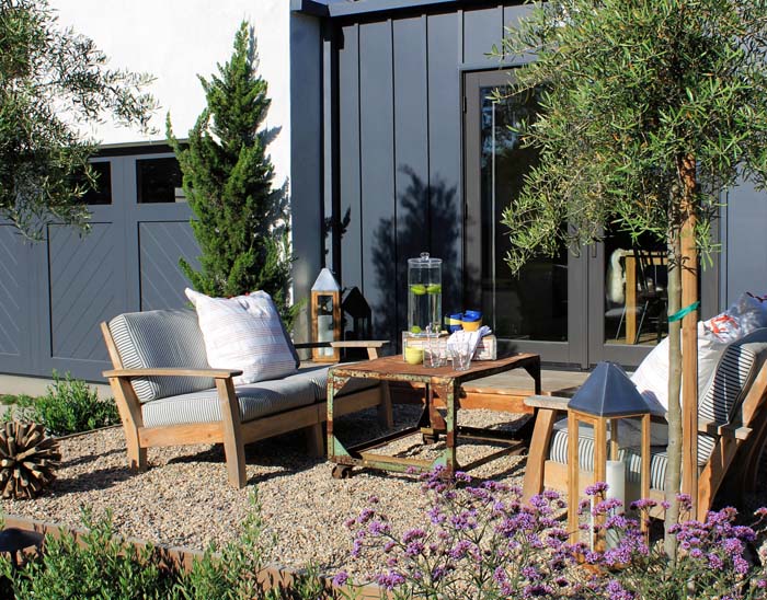 Light-Color Pea Gravel Patio Against Dark Walls