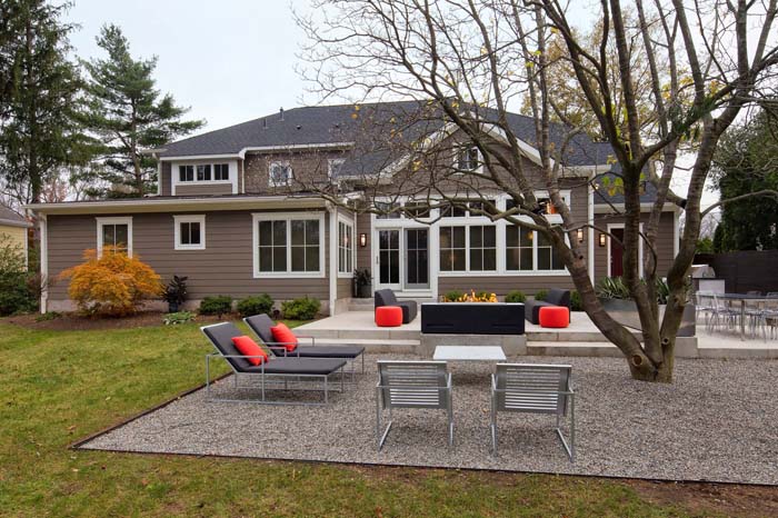 Square Pea Gravel Patio In A Contemporary Design