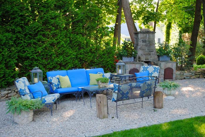 Vintage Pea Gravel Patio