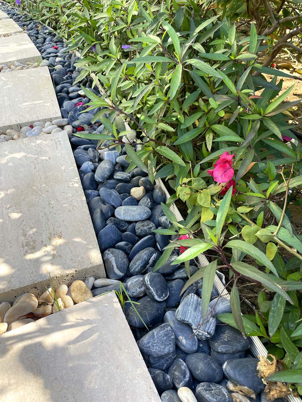 Pebbles Garden Edging