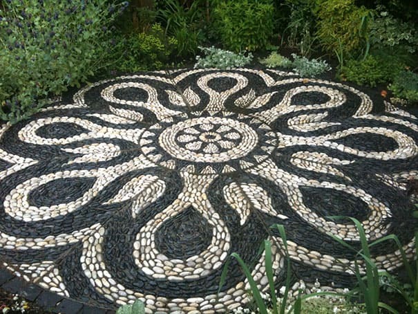  Another Combination Between White and Black Stone Path