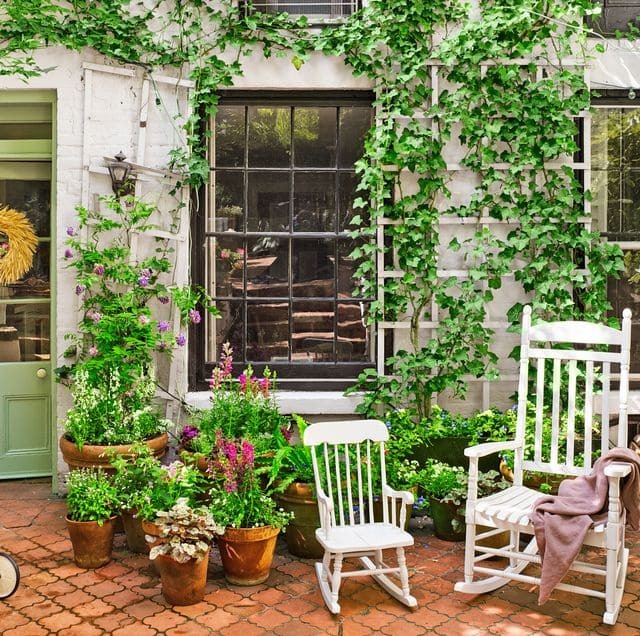  Some Flowerpots And Vines Are Enough To Bring Green Life To Your House