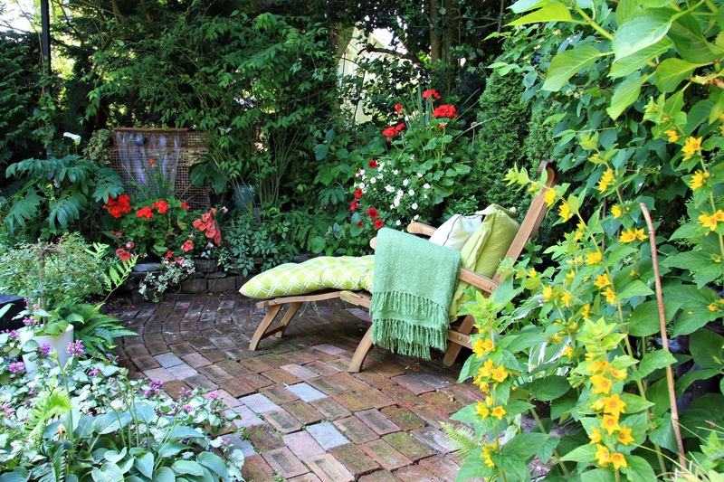  A Jungle Patio