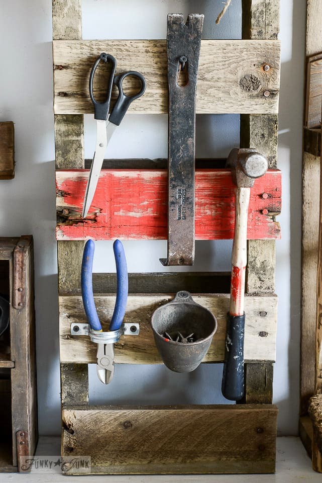 Pallet Hammer Organizer