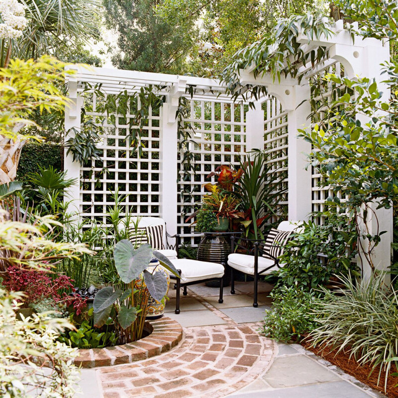 Chic Lattice With Mirrored Backing