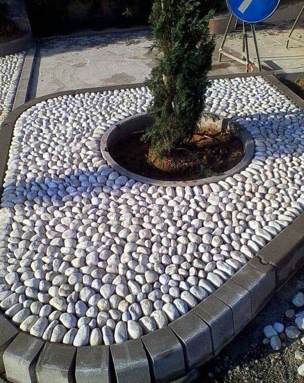 Garden Bed with Pebbles and Pavers