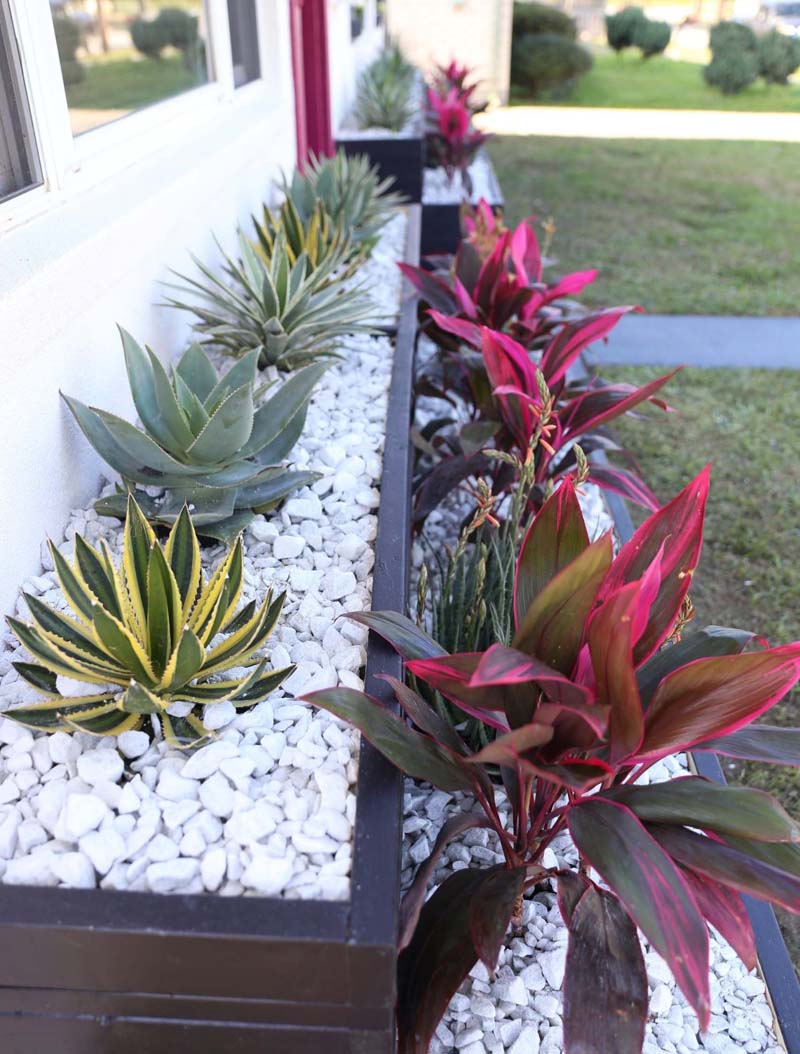 Tiered Garden Bed Idea With Pebbles