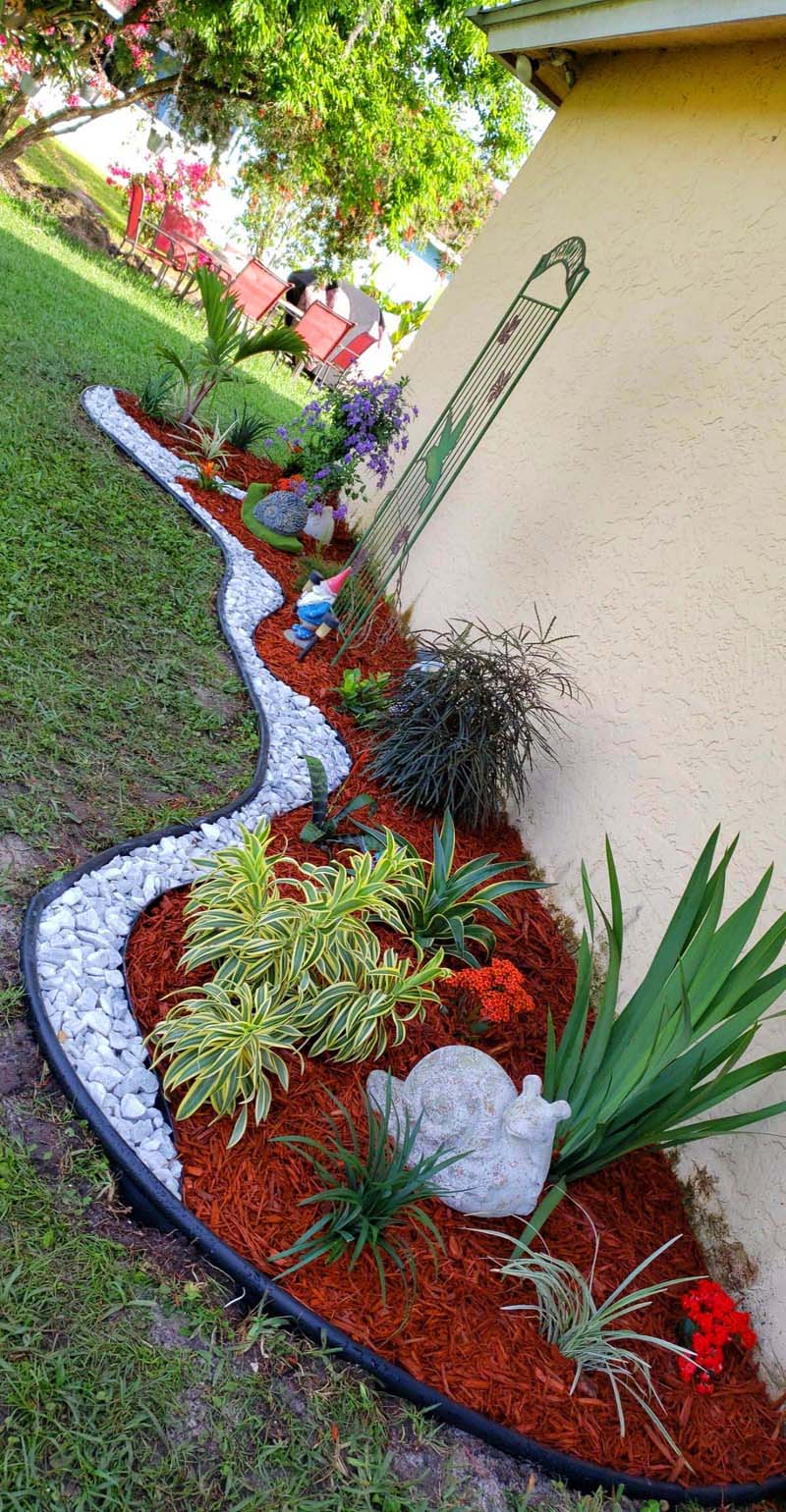Curved Garden Edge With Small White Pebbles