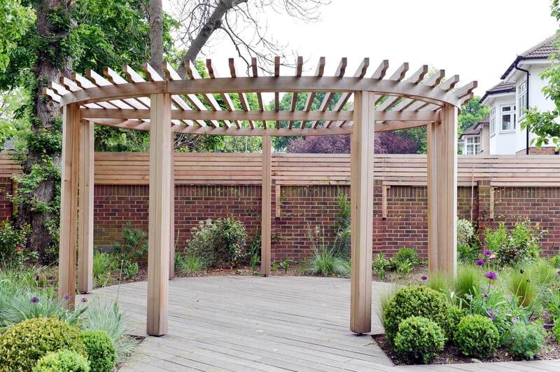 Build A Round- Shaped Pergola