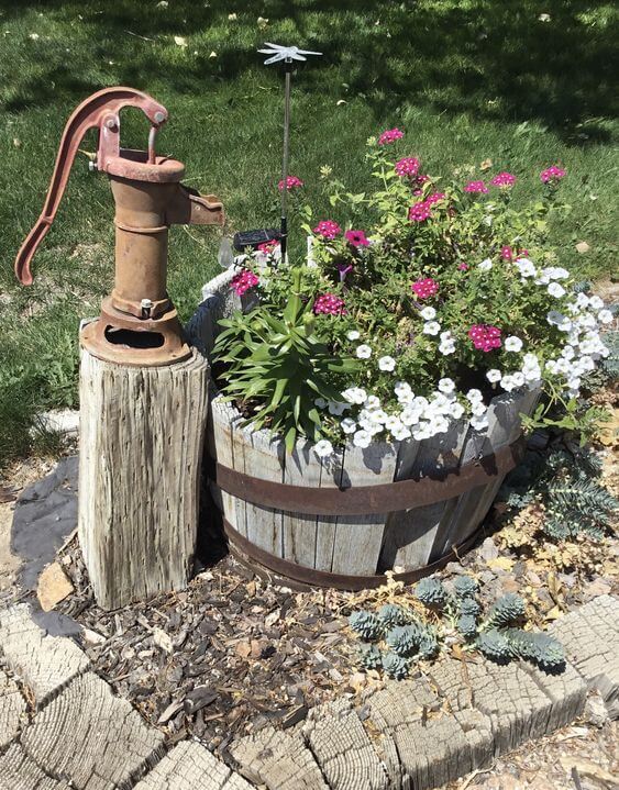 Old Fashion Water Pump