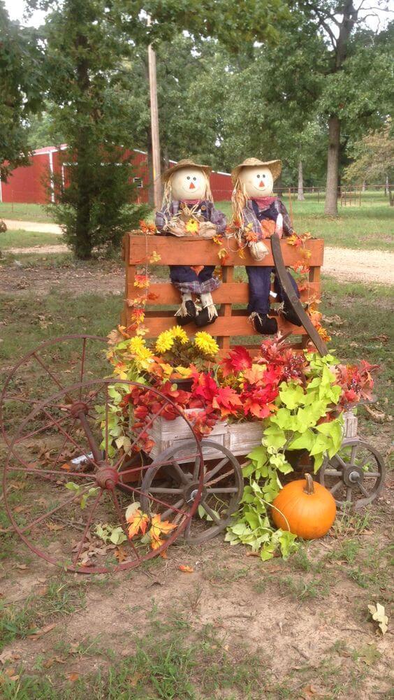 Pallet Fall Decoration With Scarecrows
