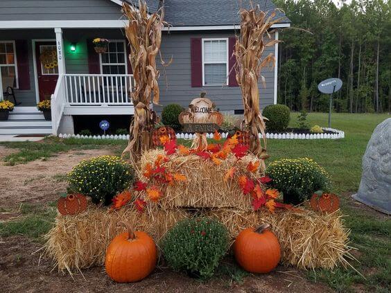 Warm Fall Yard Decorating